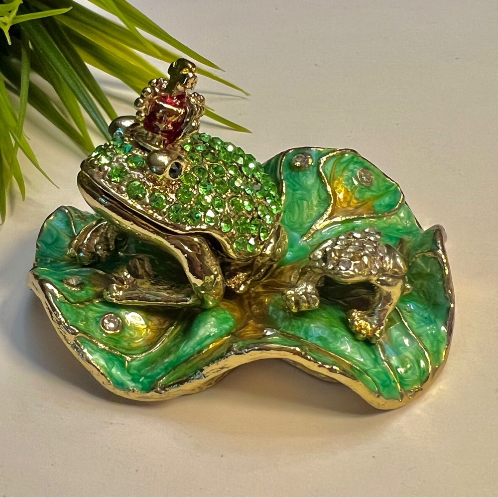 Jeweled frog trinket jewelry box